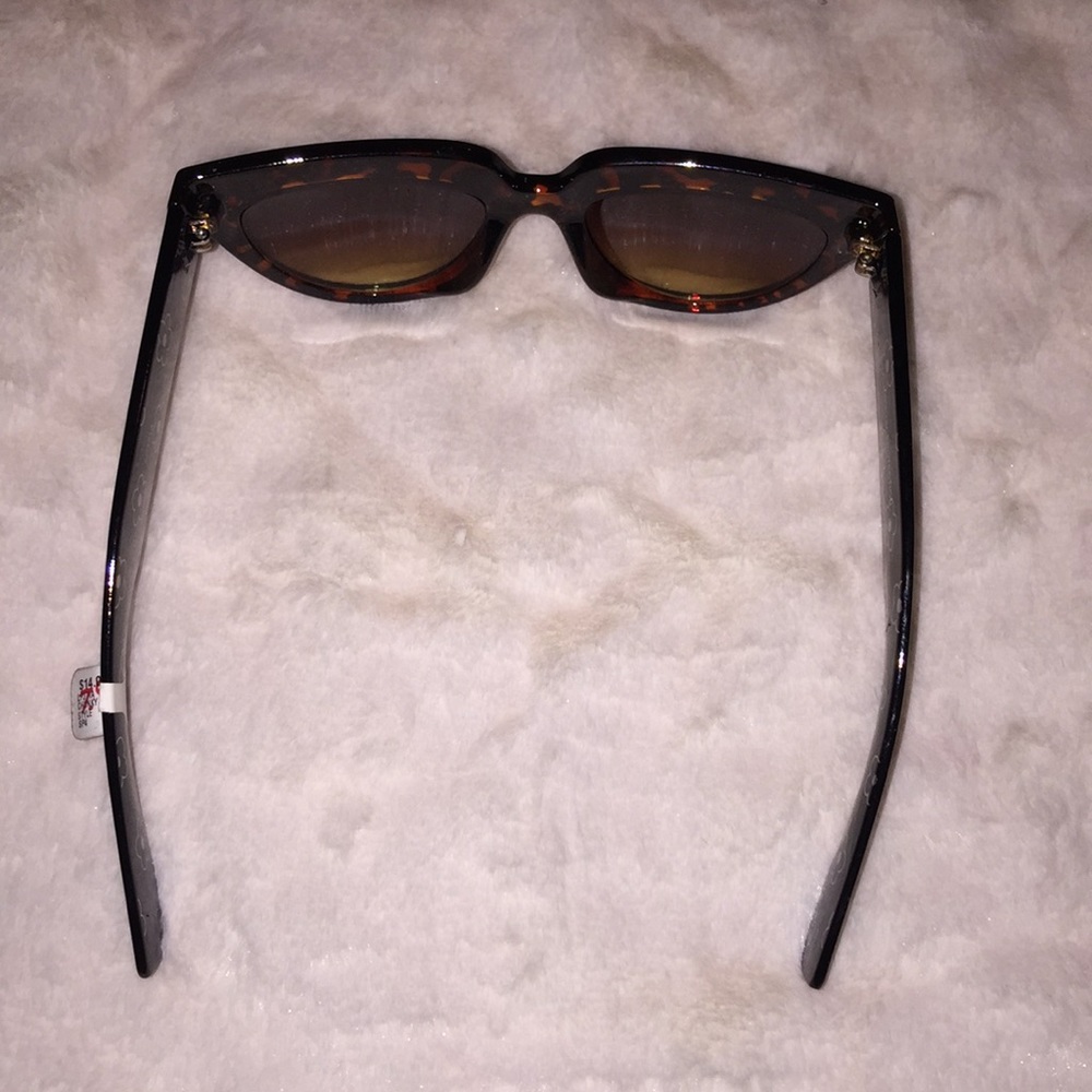 Tortoise Sunglasses - Picture 3 of 4